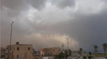 عاصفة ترابية تضرب رأس غارب وتحذيرات من هيئة الأرصاد الجوية للسكان